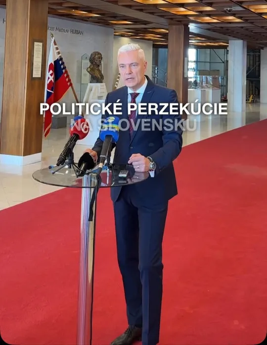 Ján Ferenčák na brífingu v Národnej rade Slovenskej republiky 15. septembra 2026